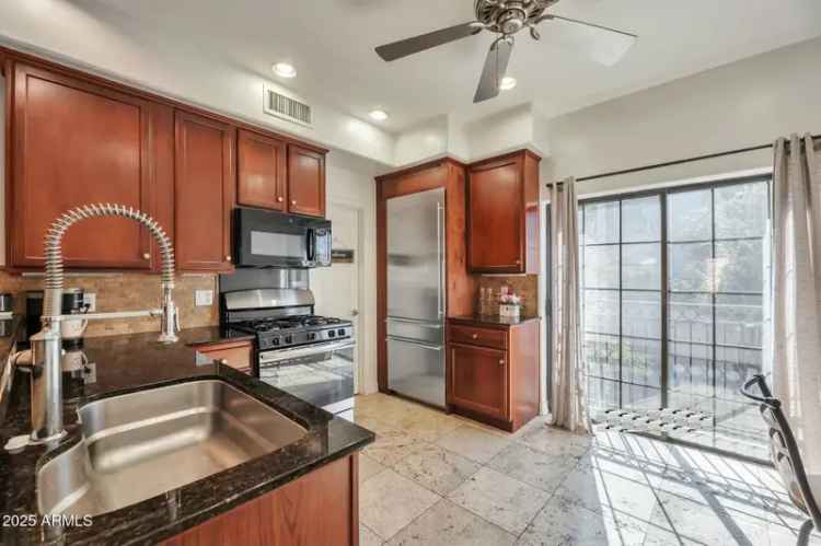 Rent Townhome in Arcadia Lite with Rooftop Views and Community Pool