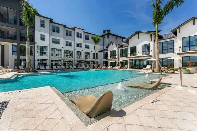 Rent Luxury Apartments in Sarasota FL with Gourmet Kitchens and Saltwater Pool