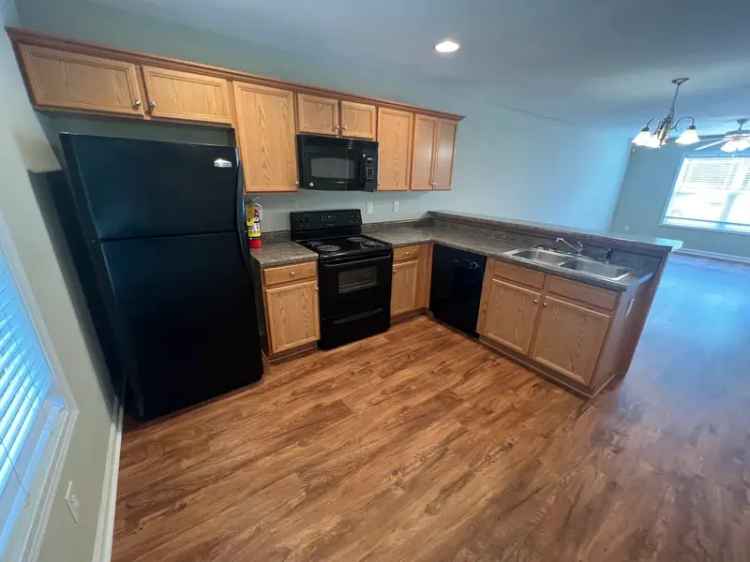 Rent 2 Bedroom Apartment Unit Near Downtown and Shopping