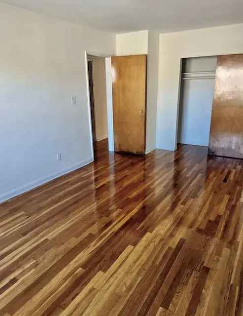 Rent Large 2-Bedroom Apartment Near Grover Cleveland Park