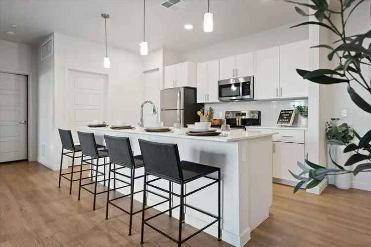 Rent Apartments in East Mesa with Modern Amenities and Spacious Layouts