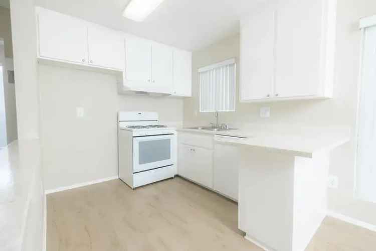 Rent Modern Apartments in Orange with Convenient Features