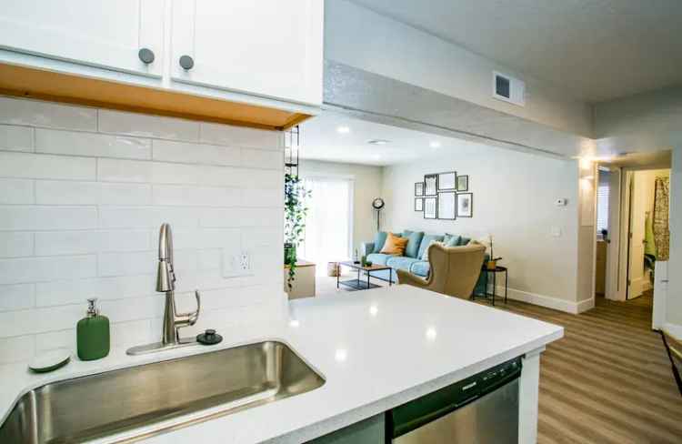 Rent Apartments in Las Vegas with Amenities at Haven at Lone Mountain