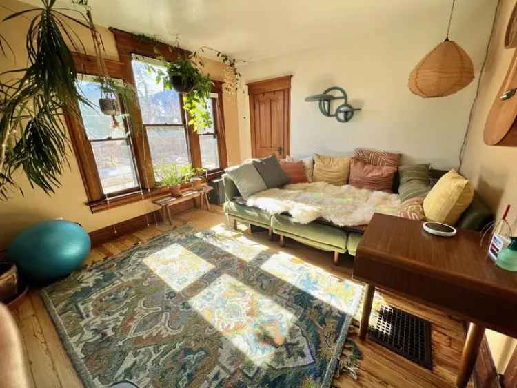 Rent One Bedroom Apartment in Boulder with Mountain Views Furnished