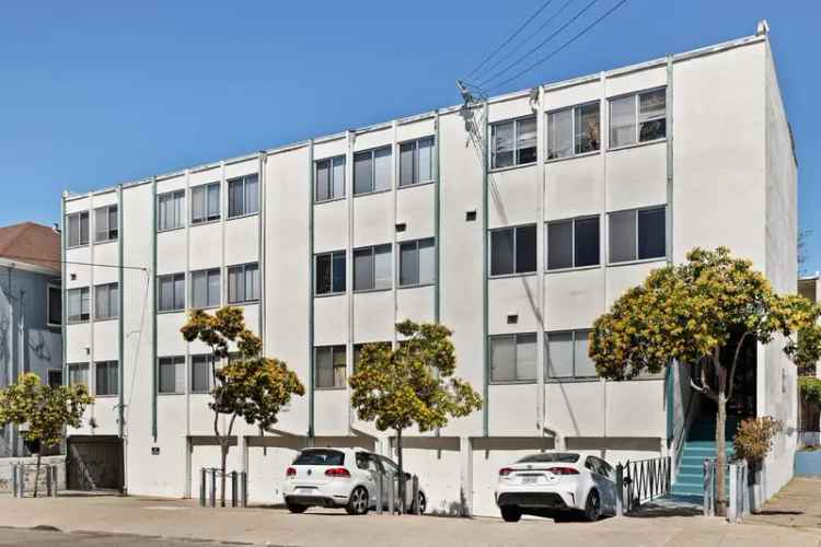 Rent Apartments in Lake Merritt with Shared Courtyard and Amenities