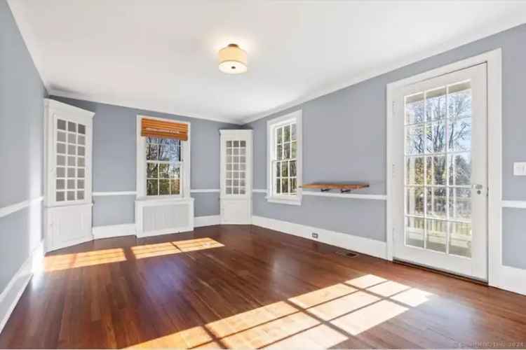 Rent Magnificent Colonial Home in New Canaan with 7 Bedrooms and Amenities