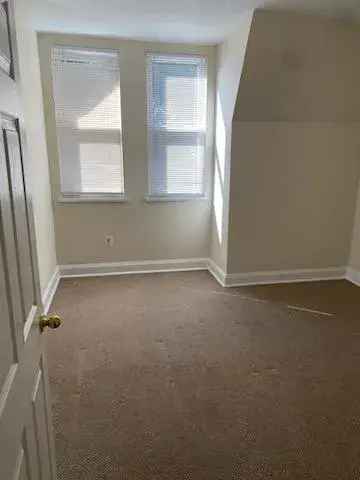 Rent Apartment Unit in a Quiet Building with Backyard