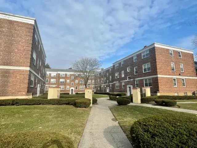 Rent Gorgeous Fully Renovated Apartments in East Orange with Premium Features