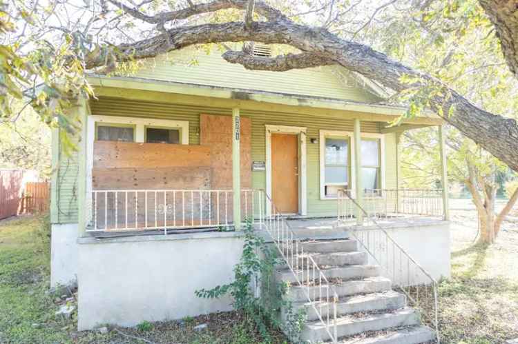 Duplex for Sale in Austin with Great Remodeling Potential