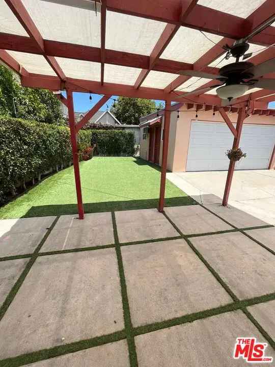 House For Sale in 1606, South Canfield Avenue, Los Angeles, California