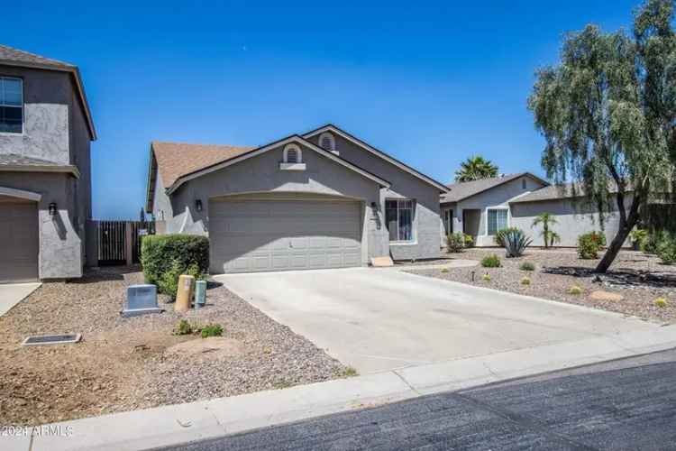 Remodeled buy house in Villages at Castle Gate with pool and vaulted ceilings