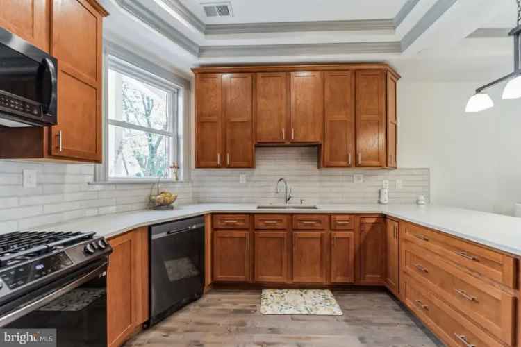 House For Sale in 102, 9th Street Southeast, Washington, District of Columbia