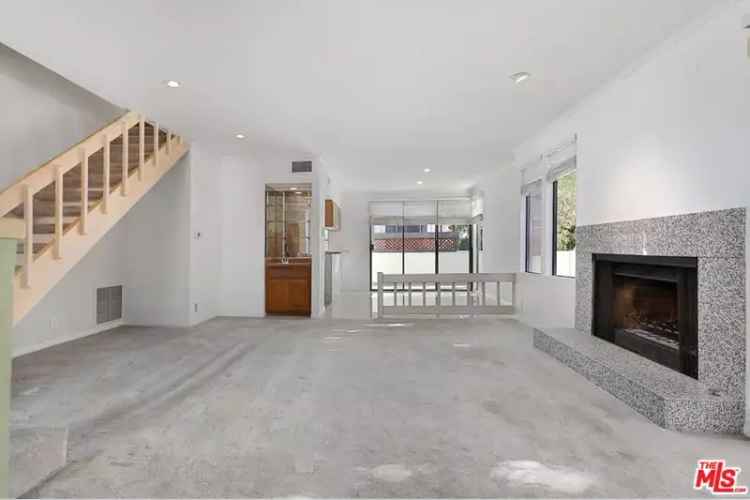 Buy Townhome in Santa Monica with Rooftop Patio and 2 Bedrooms