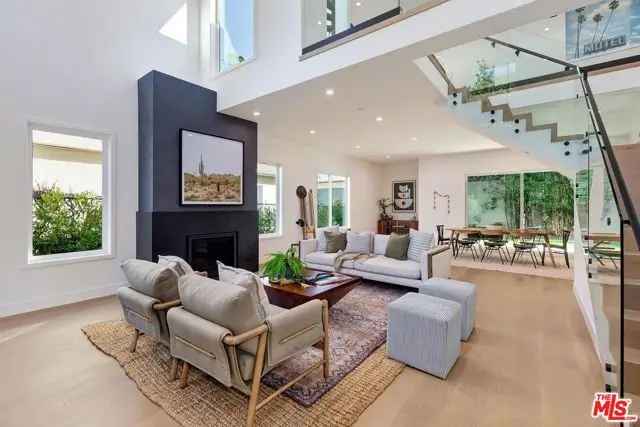 House For Sale in 11620, Clarkson Road, Los Angeles, California