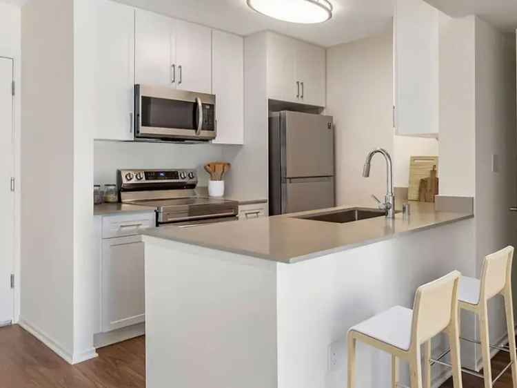 Rent Spacious Apartments with Amenities in Woodland Hills