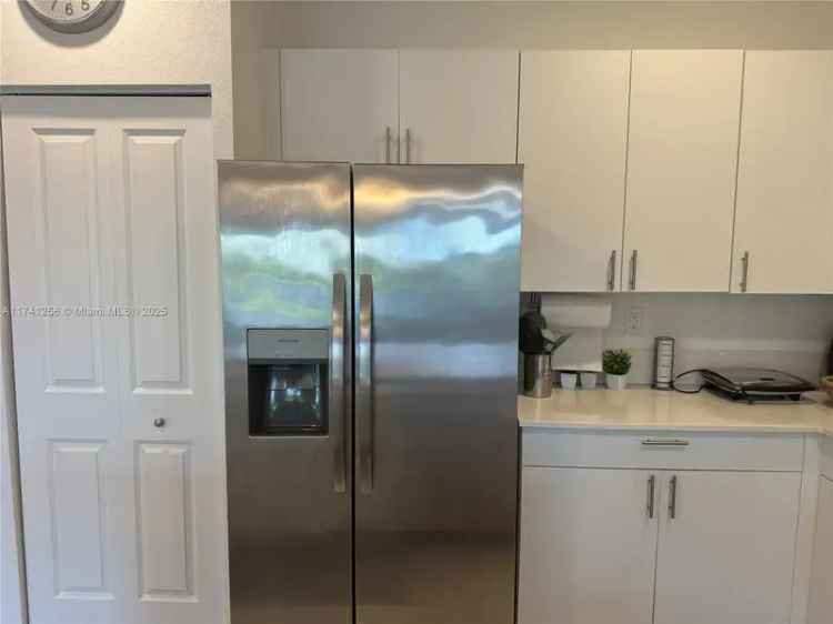 Rent Townhouse in Viewpoint at Vista Lago with Lake Views and Amenities