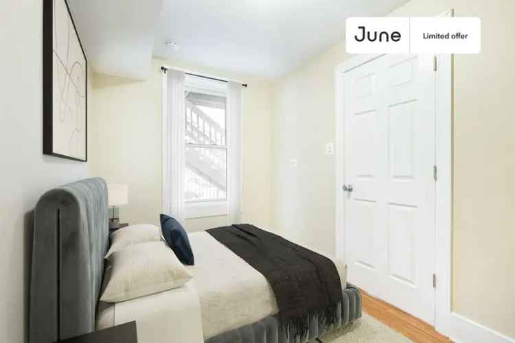 Room for Rent in West Town with Flexible Lease Options and Great Amenities