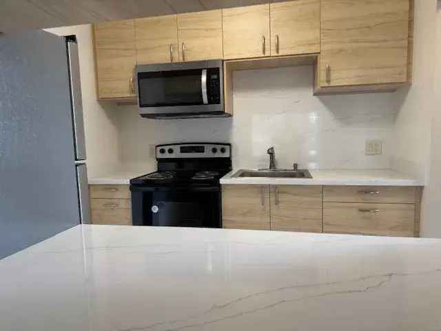 Rent Newly Renovated Apartment in Convenient Location with Great Features