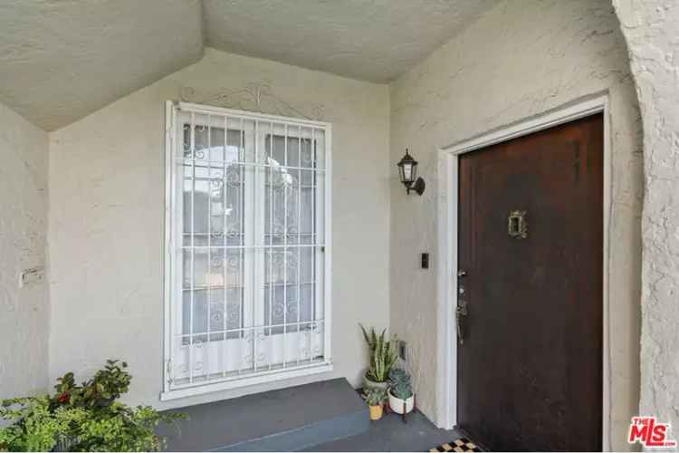 Buy duplex in Los Angeles with renovated units and spacious backyard