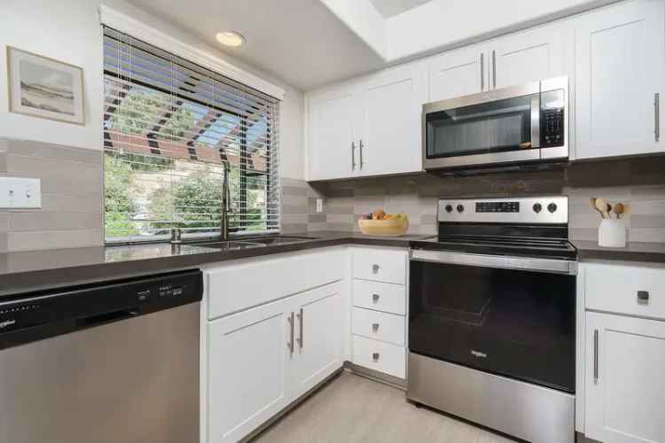 Rent Apartments in Lake Forest with Renovated Interiors and Resort Amenities