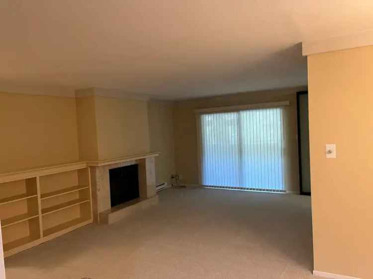 Rent Large 2 Bedroom Condo with Community Amenities Near Downtown