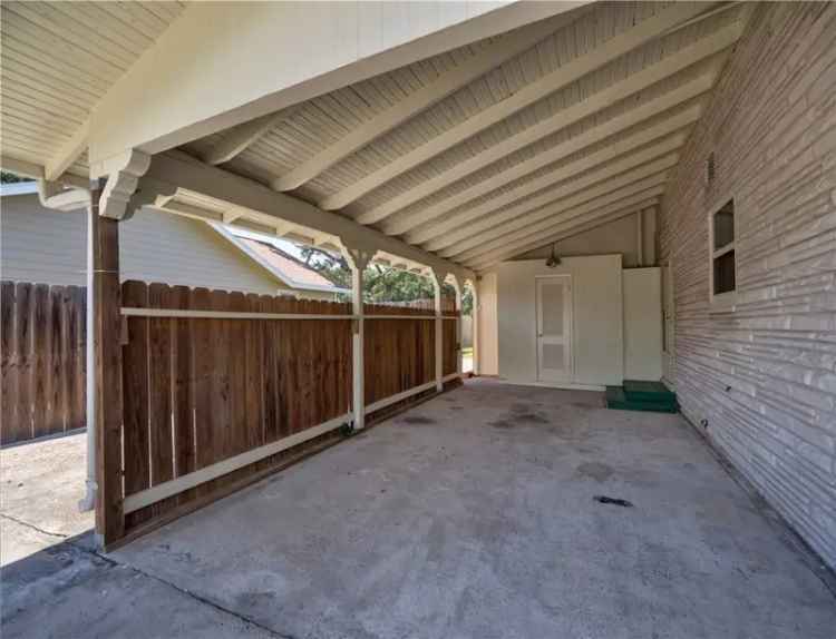 Buy charming 4 bedroom home in Aransas Pass with outdoor features