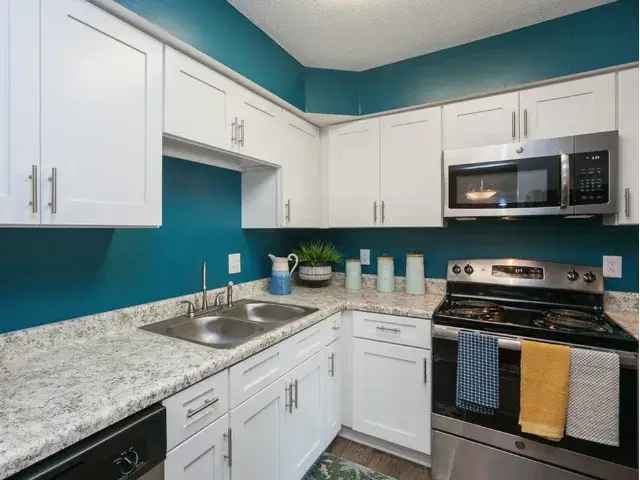 Rent Apartments with Southern Charm in Summerville Station