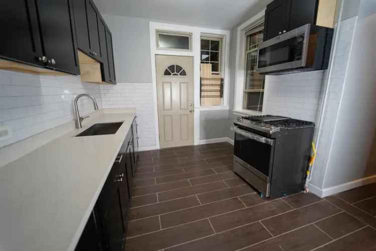 Rent 2 Bedroom Apartment Unit in Edgewater with High-End Finishes