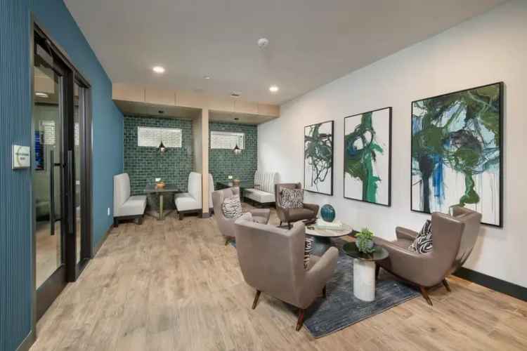 Rent Townhomes in Addison with Modern Amenities and Community Features