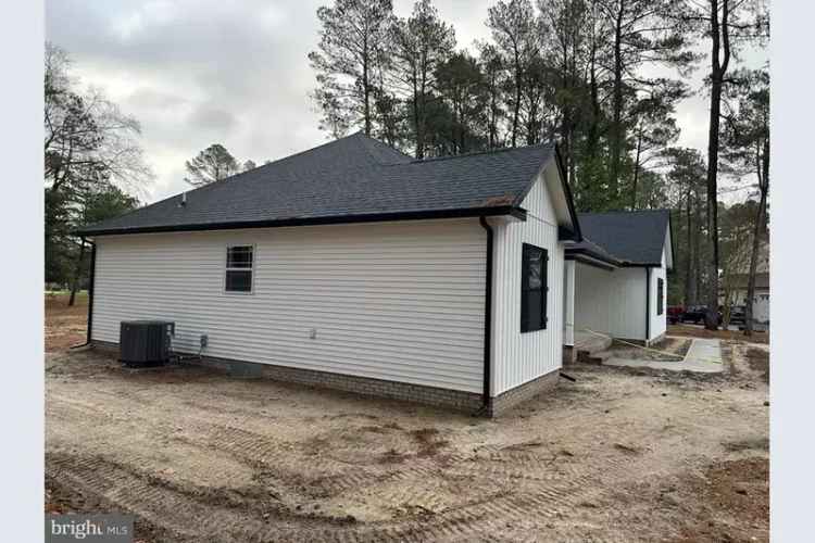 New Construction Home for Sale in Georgetown with Vaulted Ceilings and Deck