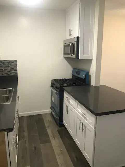 Rent Beautiful 2 Bedroom Apartment Unit with Modern Features