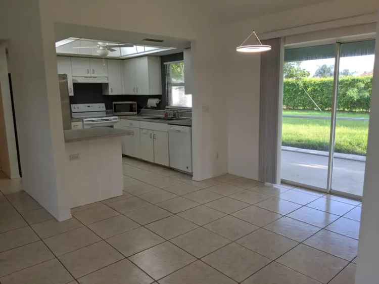 Rent Single Family Home in Cape Coral with 3 Bedrooms and Spacious Backyard