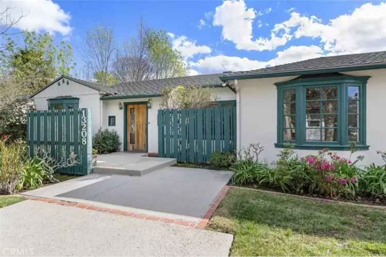 Buy Ranch home Sherman Oaks with pool and spacious yard