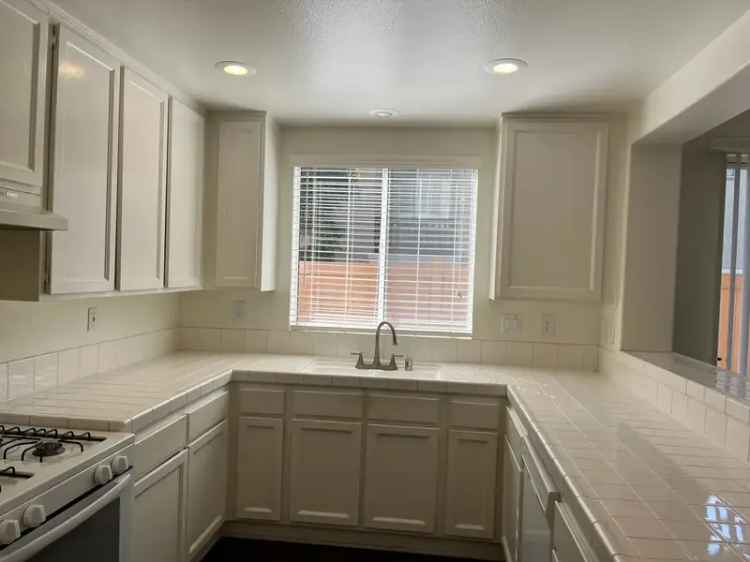 Rent 2 Bedroom Townhouse in Mission Viejo with Master Suites and Pool