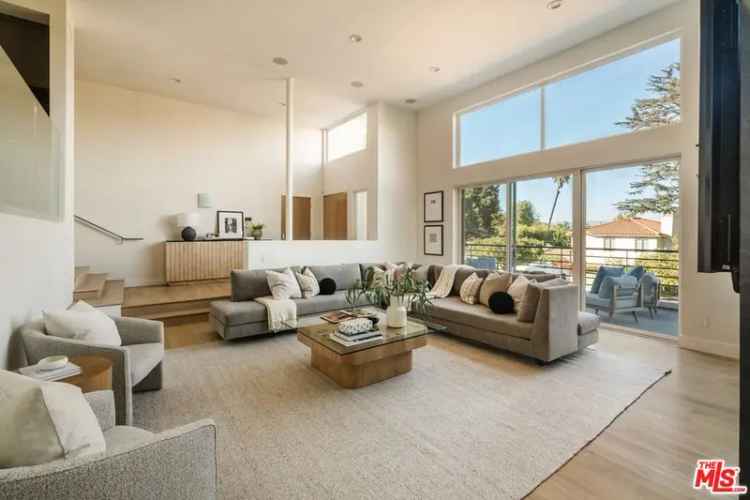 House For Sale in 13866, Valley Vista Boulevard, Los Angeles, California