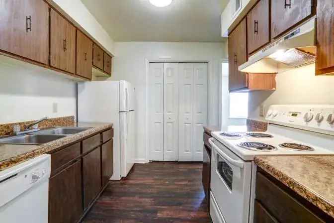 Rent Broadmoor Plantation Apartments in Baton Rouge with Great Amenities