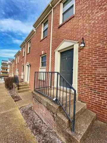 Townhouse Sublet in West End Nashville with Cozy Features