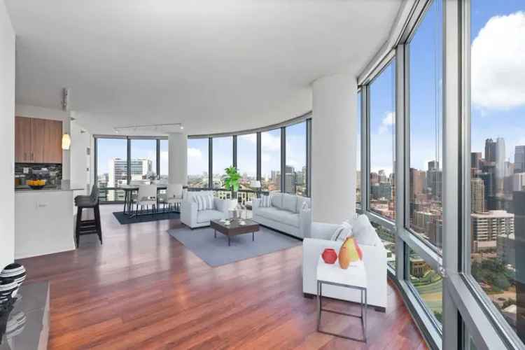 Rent Apartment at Kingsbury Plaza in River North with Stunning Views