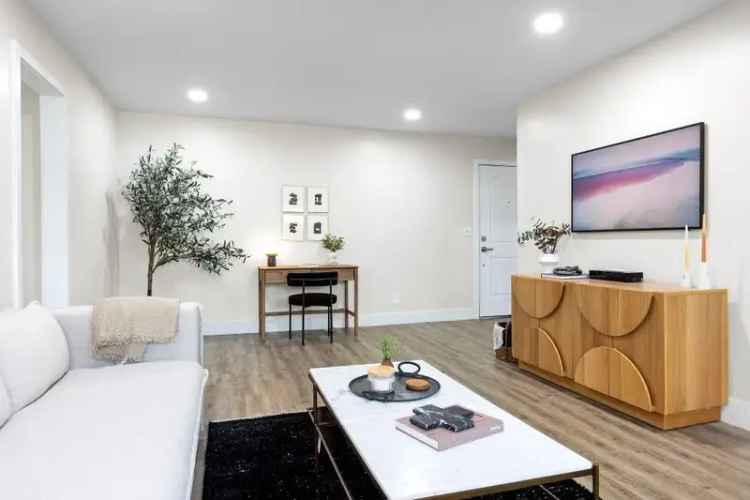 Rent Apartments at The Meadows in Westlake Village with Luxury Amenities