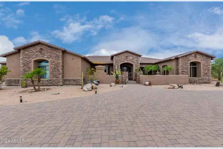 Buy Custom Horse Property with Mountain Views in Cave Creek