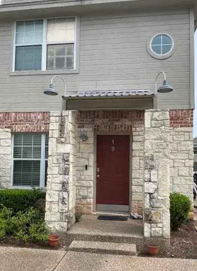 Rent Updated Townhouse Near Baylor Campus with 3 Bedrooms and 3 Baths