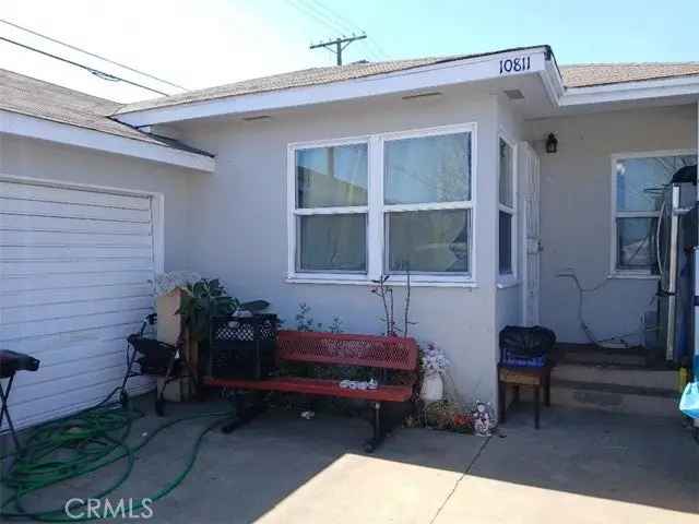 House For Sale in 10811, South San Pedro Street, Los Angeles, California