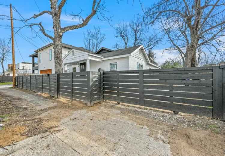 Rent Charming Renovated Home in Dallas with Backyard and Prime Location