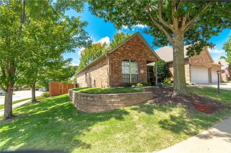 House For Sale in 4211, North Meadow View Drive, Fayetteville, Arkansas