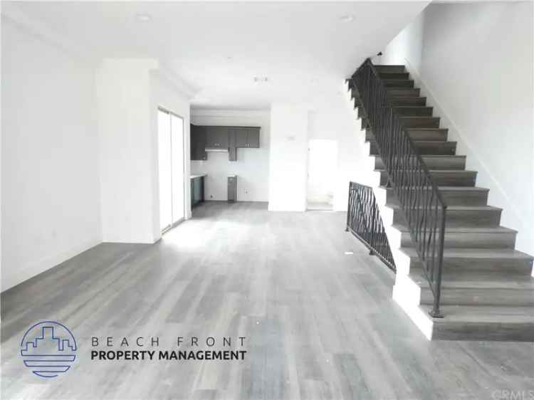 Rent Townhome Style Apartment in NoHo Arts District with Modern Amenities