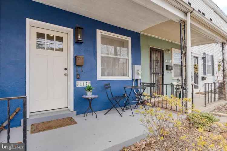 House For Sale in 117, 16th Street Southeast, Washington, District of Columbia