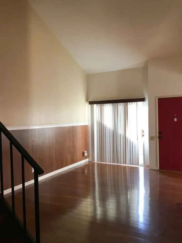 Rent Amazing Townhouse in Newark with 3 Bedrooms and 1.5 Bathrooms