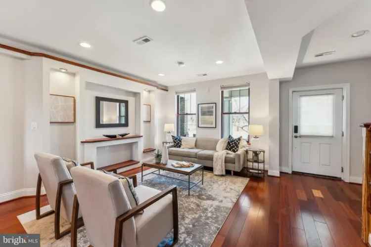 House For Sale in 707, 17th Street Southeast, Washington, District of Columbia