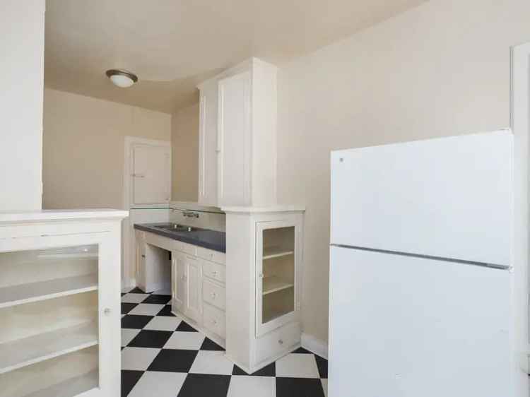 Rent Amhurst Apartments Near Mount Tabor with Vintage Charm