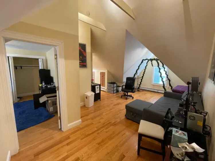 Rent Spacious 3 Bedroom Apartment in Somerville Near Davis Square